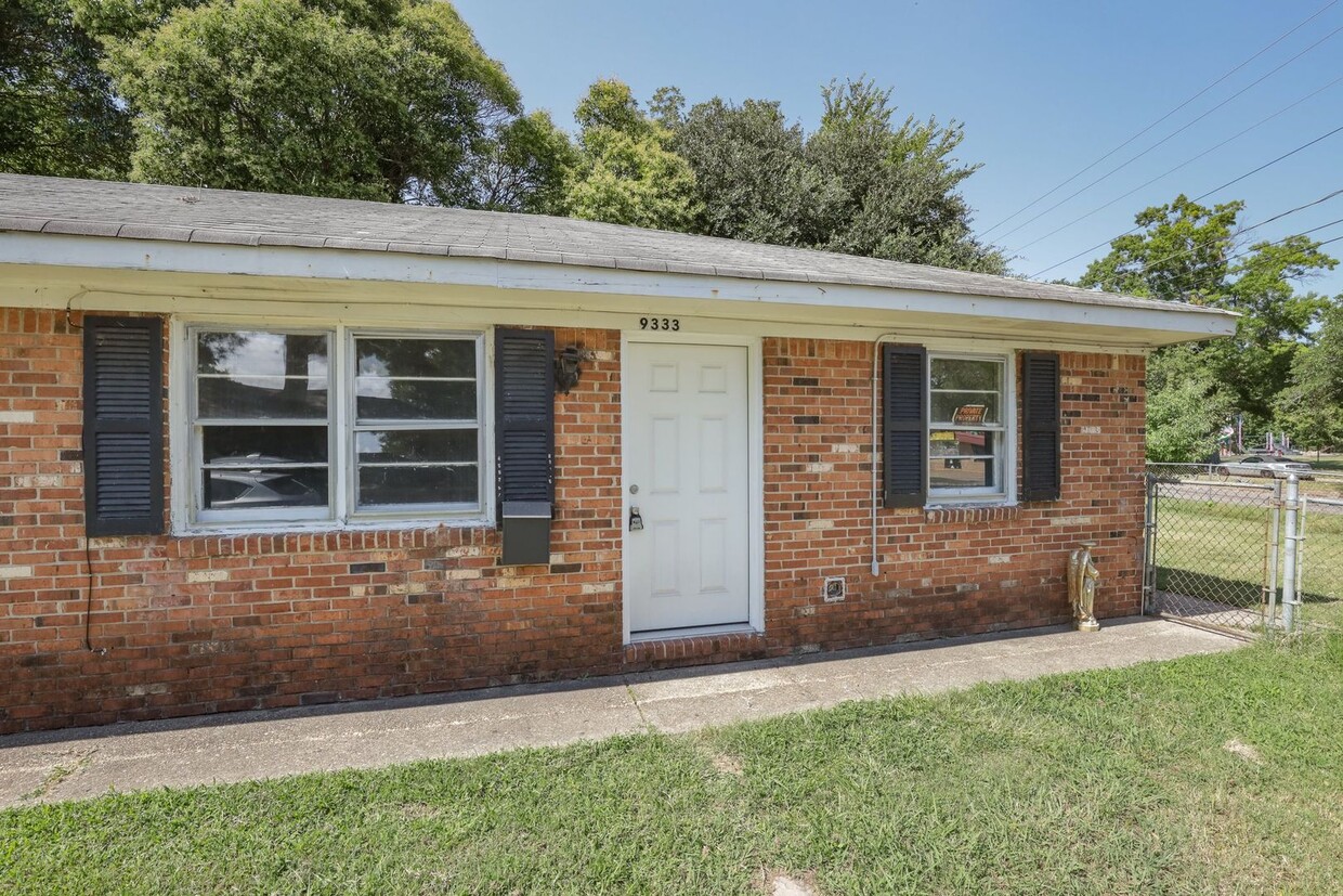 Primary Photo - 9333 Chelsea Ave
