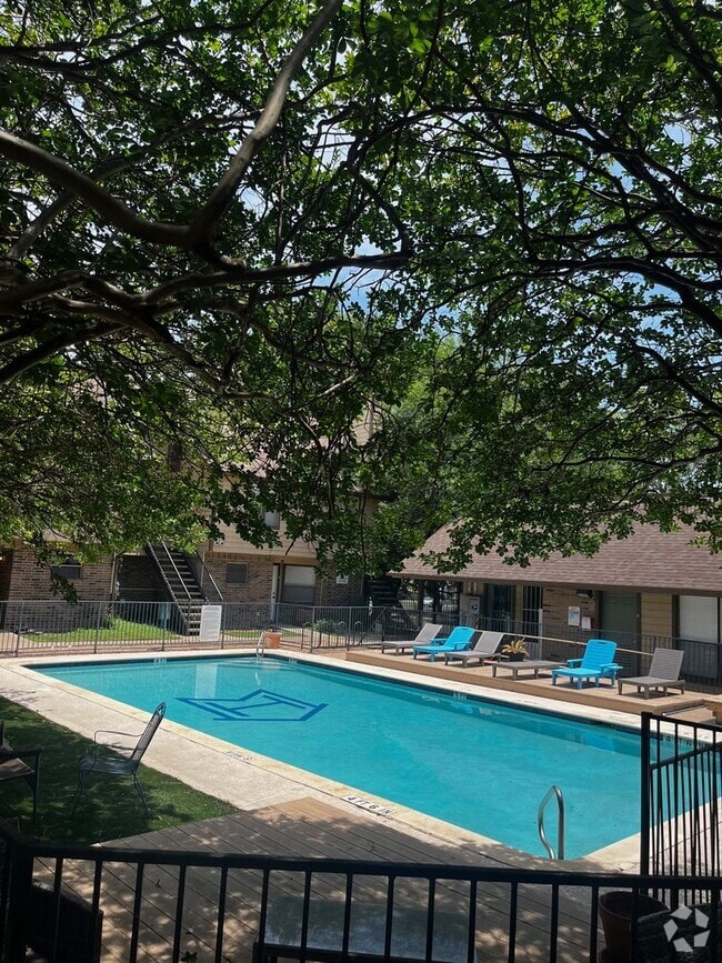 Building Photo - 5608 Cougar Dr