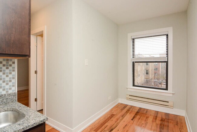 Foto del edificio - 2910 N Mildred Ave