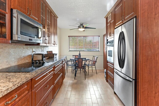 Foto del edificio - 15075 Witney Rd