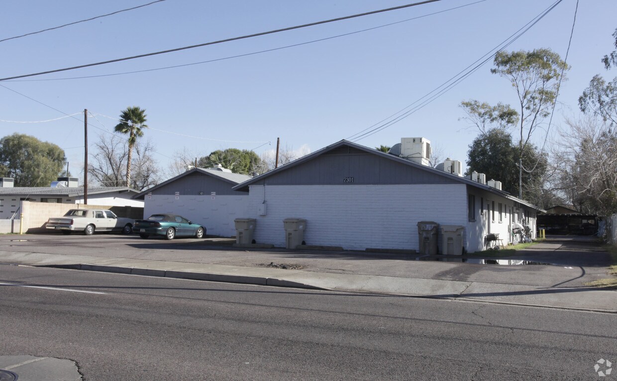 Building Photo - 7301-7305 N 35th Ave