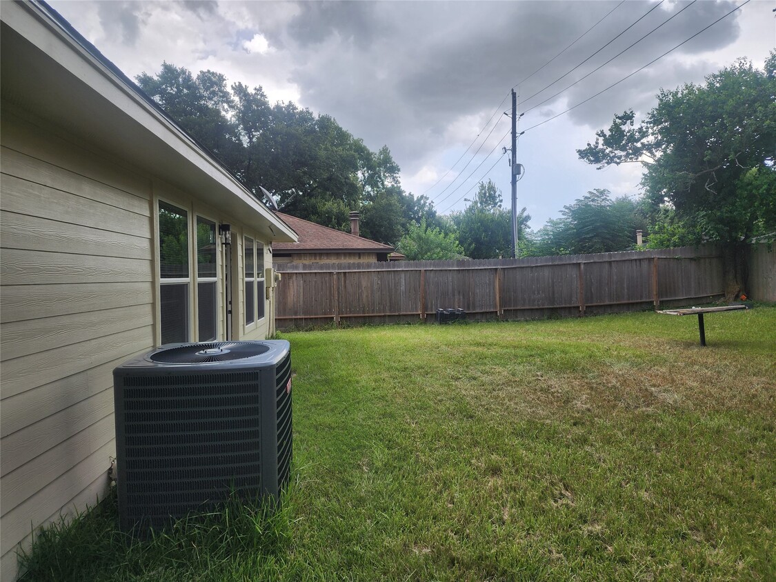 Building Photo - 10115 Mill Shadow Dr