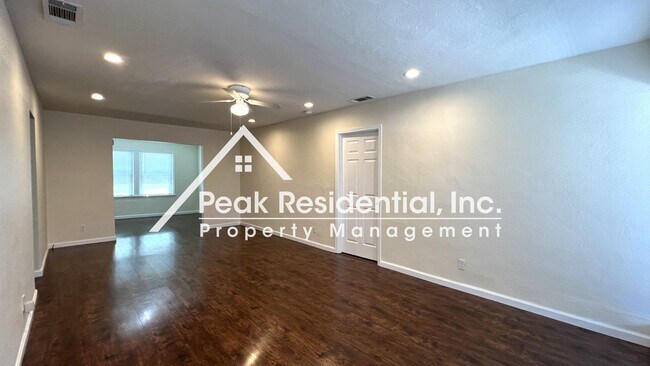 Foto del edificio - Very Nice 3bd/1ba House with 2 Car Garage