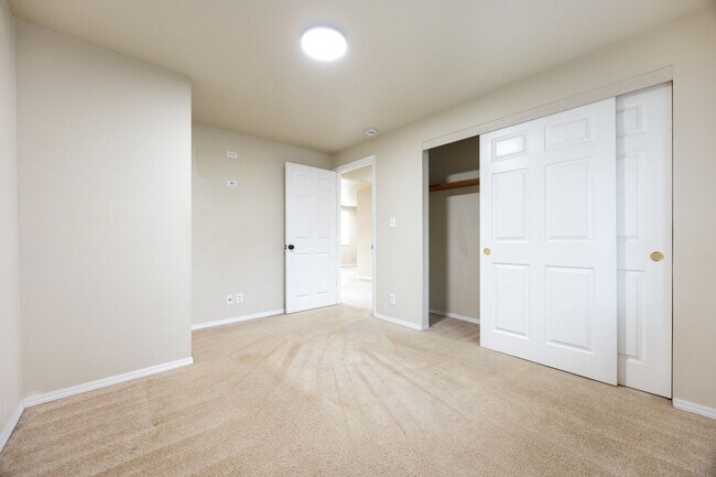 Foto del edificio - Spacious 5 bed/2 bath in SE Portland