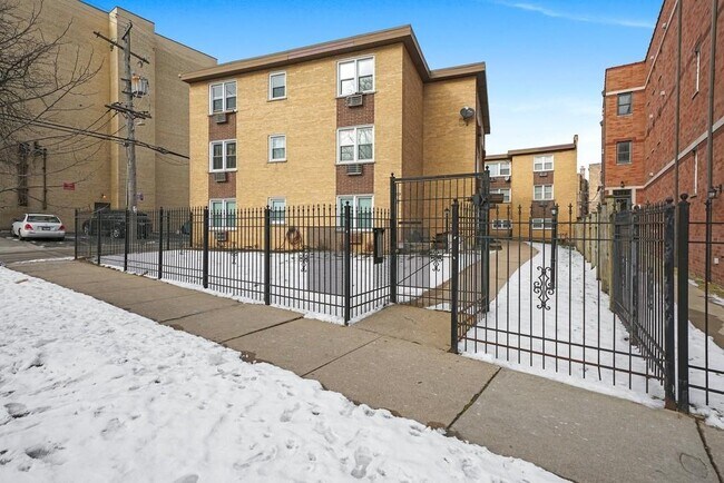 Building - 2060 W Chase Ave