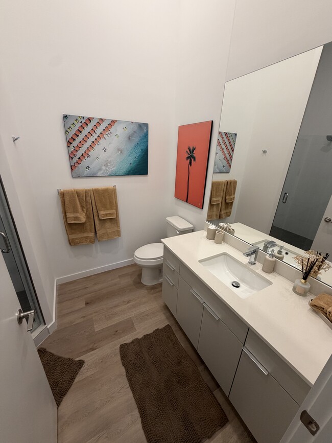 Building Photo - 406 N 20th Ave