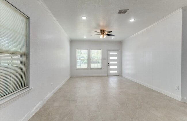 Building Photo - 1945 Portland Ave