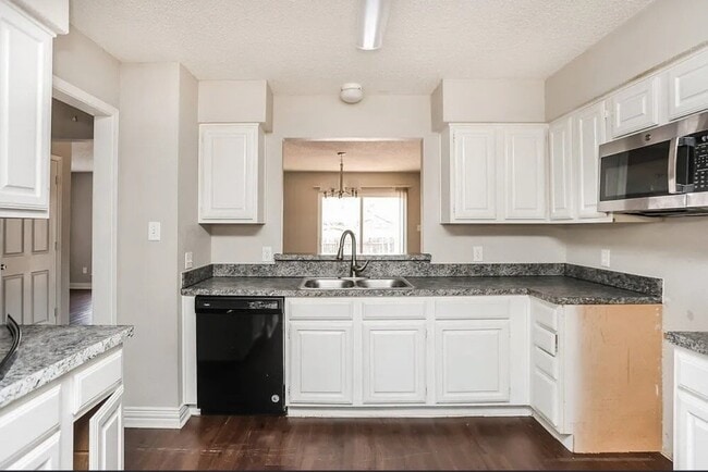 Photo - 748 Bonnet Trl House