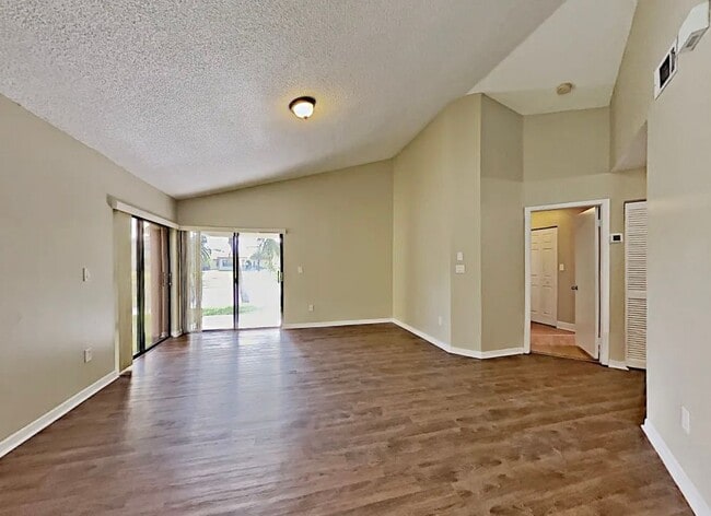 Building Photo - 260 SW 113th Terrace