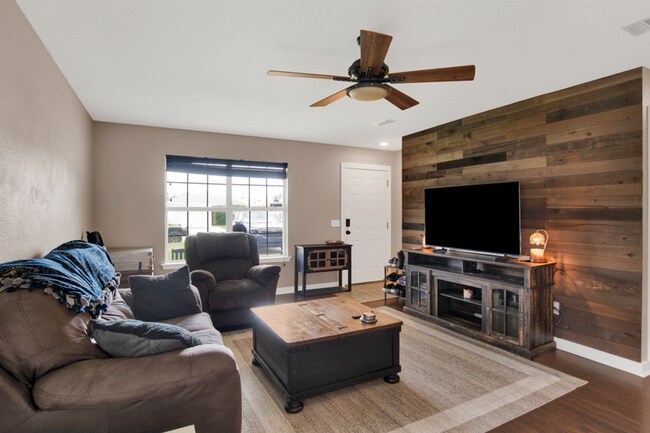 Building Photo - 3 Bed 2 Bath Home in Desired Neighborhood in West Pensacola