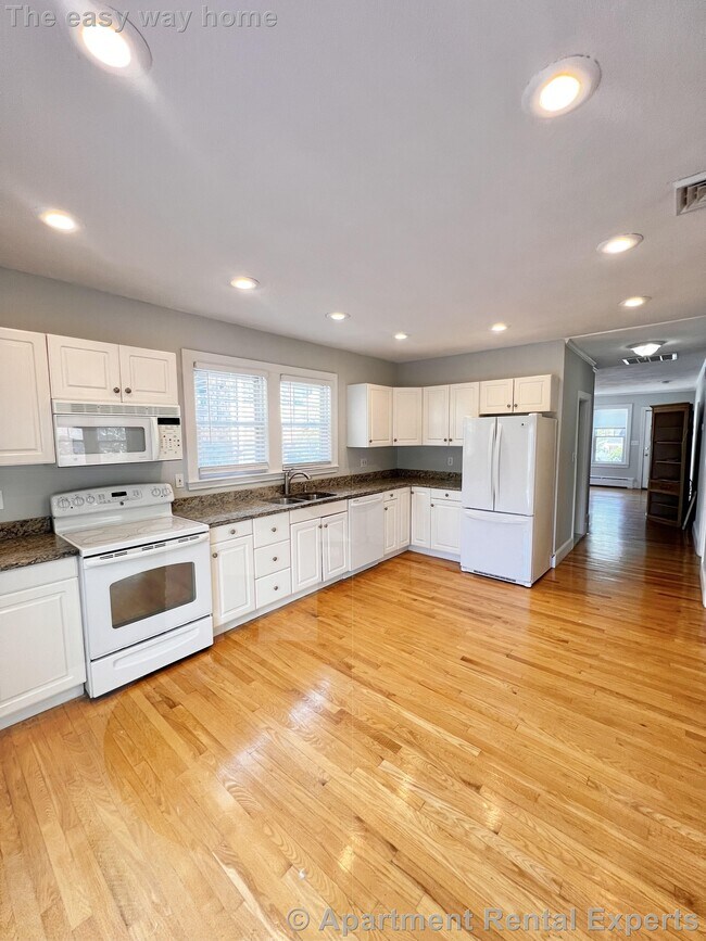 Building Photo - 36 Dedham St