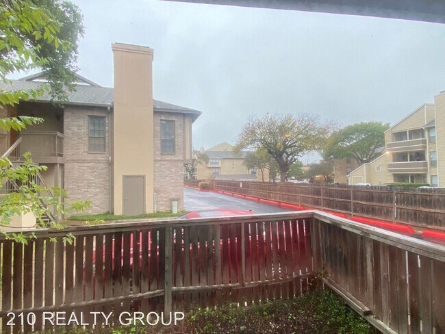 Building Photo - 2 br, 2.5 bath House - 11839 PARLIAMENT ST...