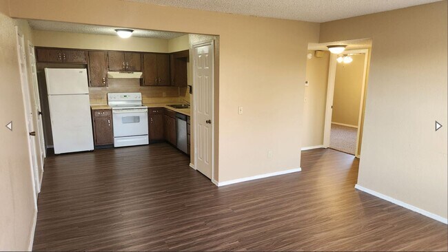 Foto del edificio - Spacious 2 bed, 1 bath unit in Sand Springs