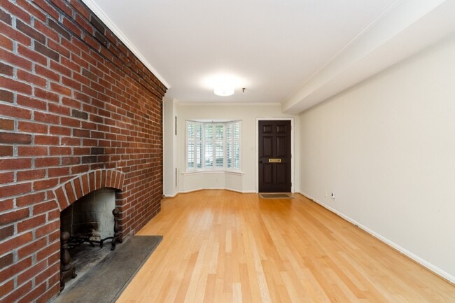 Foto del edificio - 3246 Grace St NW