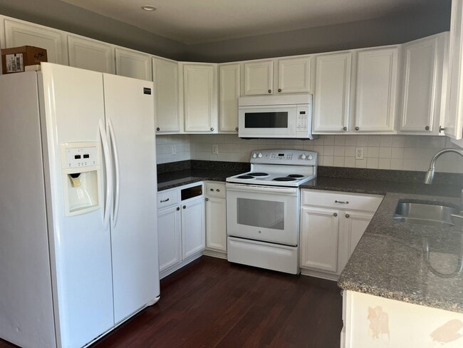 Building Photo - 2941 Beland Ave