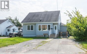 Building Photo - 99 Bay Dr