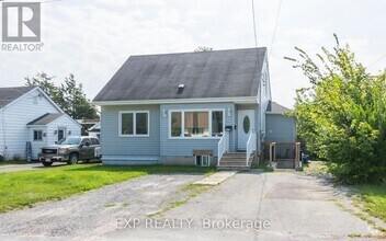 Building Photo - 99 Bay Dr