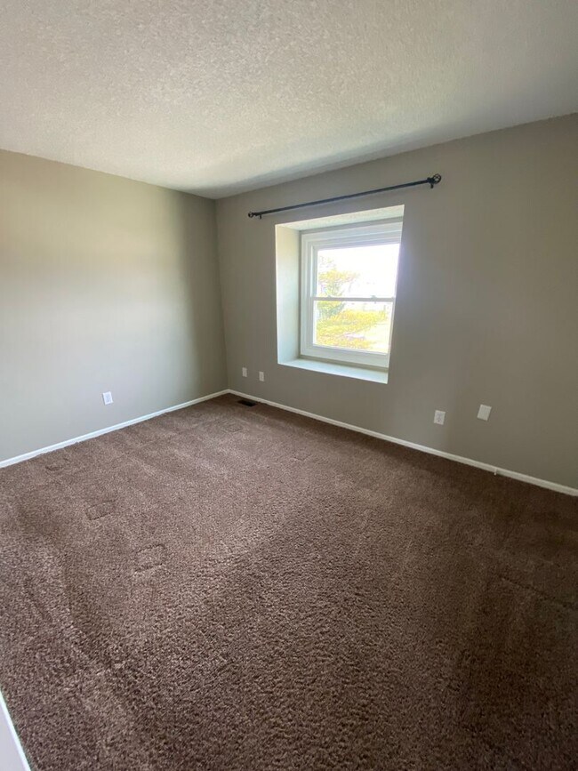 Foto del edificio - 712 Aurora Knoll Ln