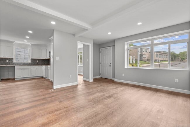 Building Photo - 389 Highland Ave