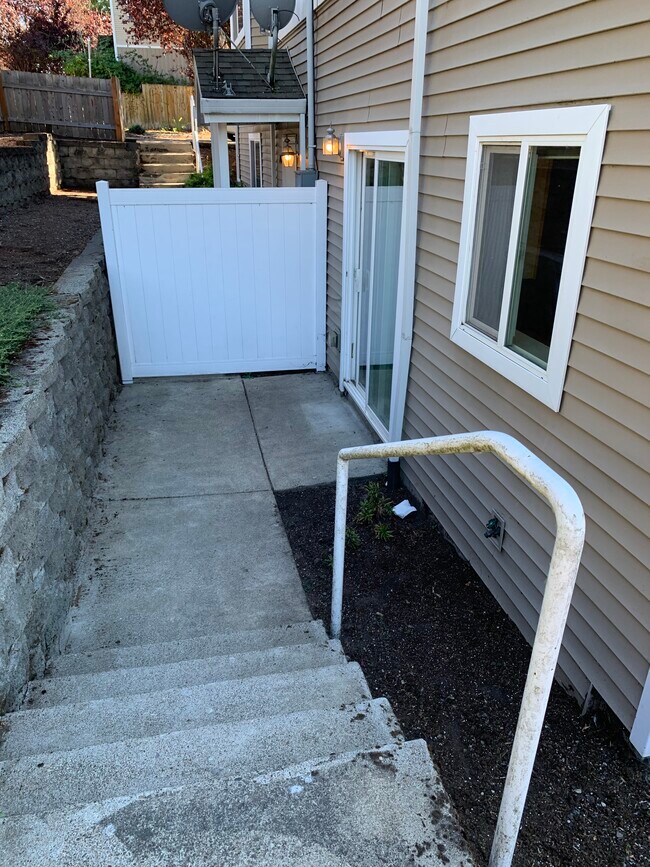 Entry from Parking - 11899 SE Pine St