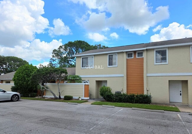 Charming 3-Bed, 2-Bath Townhome within Silver Park Villas - Charming 3-Bed, 2-Bath Townhome within Silver Park Villas