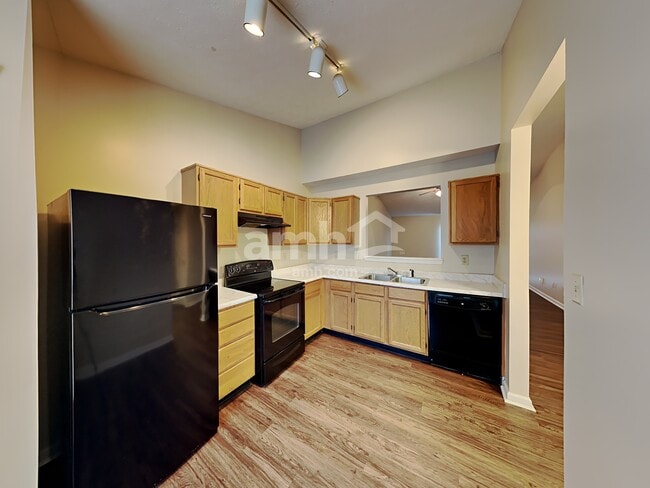 Building Photo - 5914 Lakeside Manor Ave