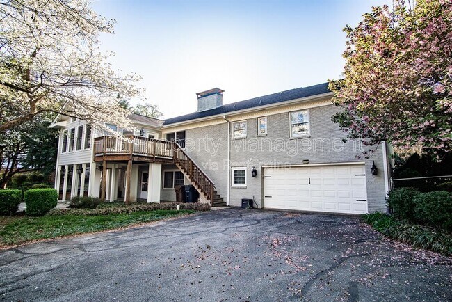 Foto del edificio - 7205 Canmore Ln NW