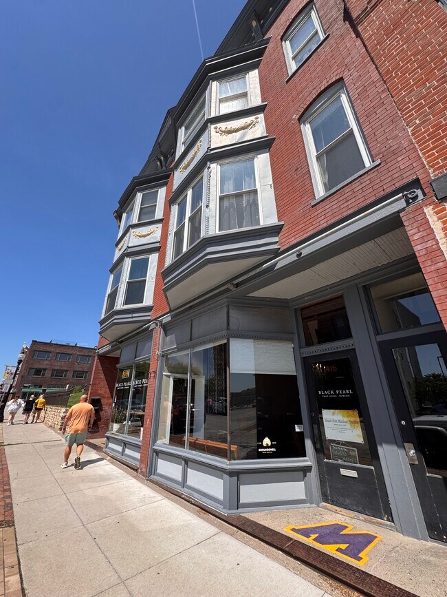 Foto del edificio - 415 E 2nd St