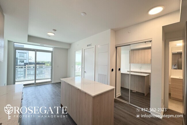 Photo du bâtiment - Stylish 1 Bed 1 Bath Condo in Prime Oakvil...