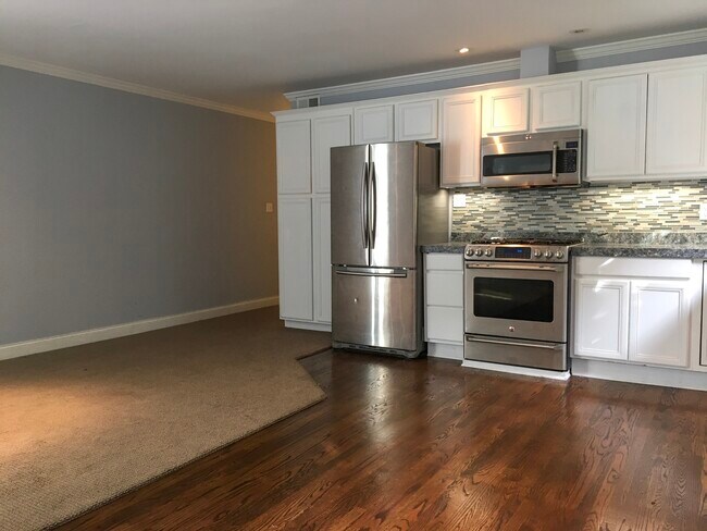 Alt View of Kitchen - 2077 Jackson St