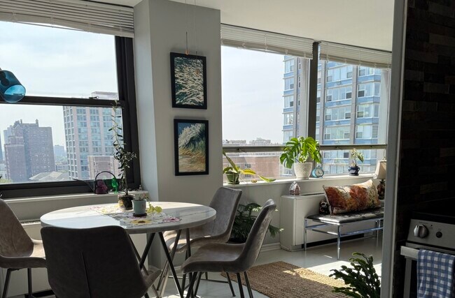Foto del edificio - 5701 N Sheridan Rd