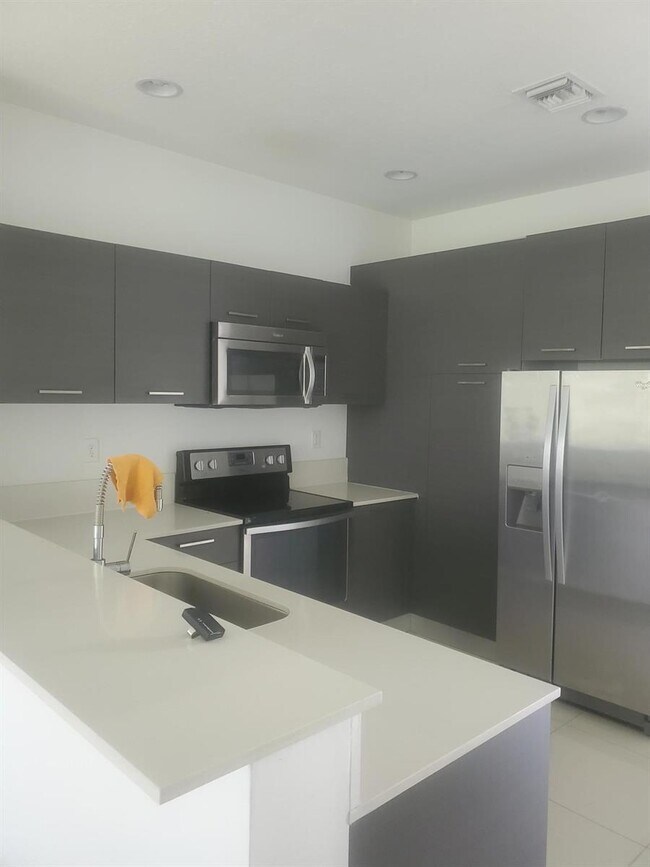 Foto del edificio - 3596 NW 13th St