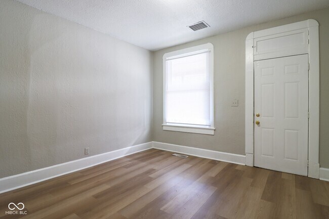 Foto del edificio - 1668 S Talbott St