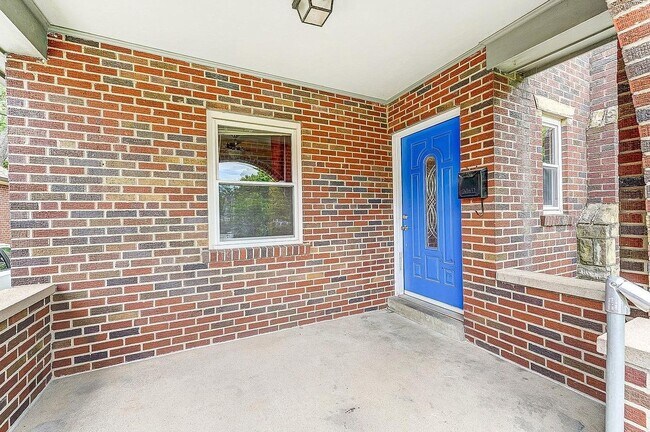 Foto del edificio - 6604 Buckingham Pl