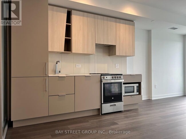 Photo du bâtiment - 3900 Confederation Pkwy