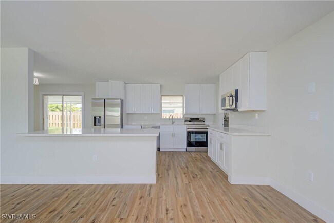 Foto del edificio - 372 Park Ln Dr
