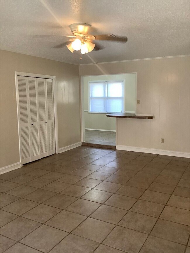 Building Photo - *NEW PRICE*BROADMOOR SOUTH*NICE LARGE HOME*