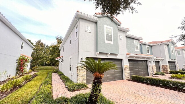 Building Photo - Live Bright in Oviedo – Gated Townhome with Style, Space & Serenity! WASHER & DRYER INCLUDED!