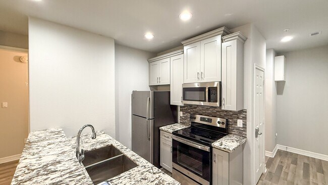 Foto del edificio - 7823 Gladstone St