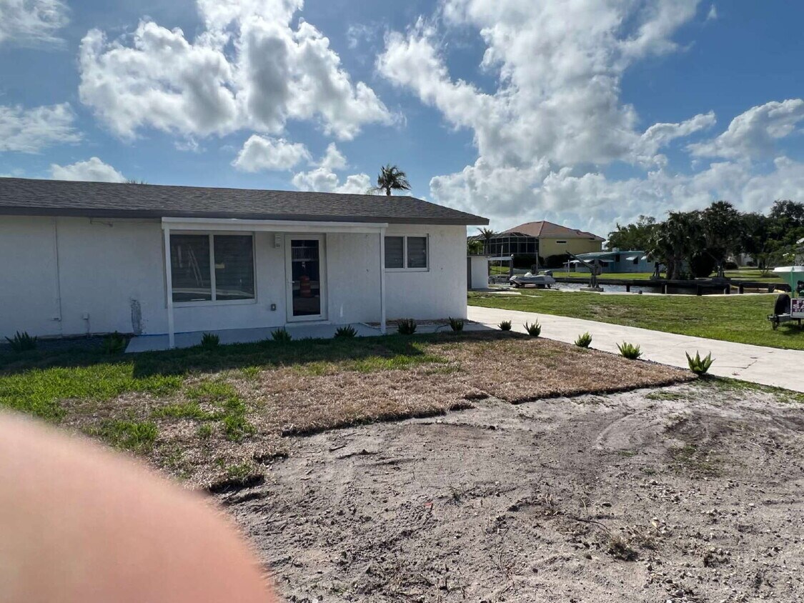 Primary Photo - "Charming 2-Bed Retreat Waterfront W/Pool ...