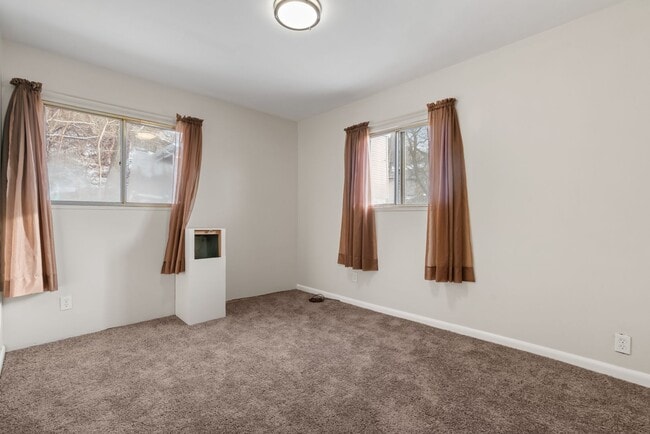 Foto del edificio - Stunning 3 bedroom home in McKees Rocks available now!