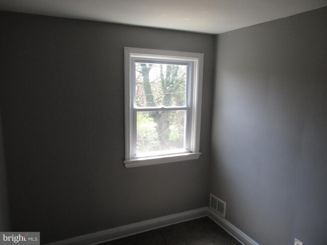 Building Photo - 2725 Uhler Ave