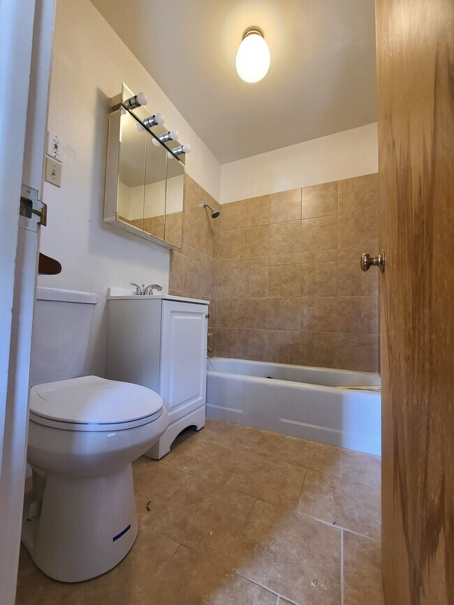 Building Photo - Burton 6-Plex