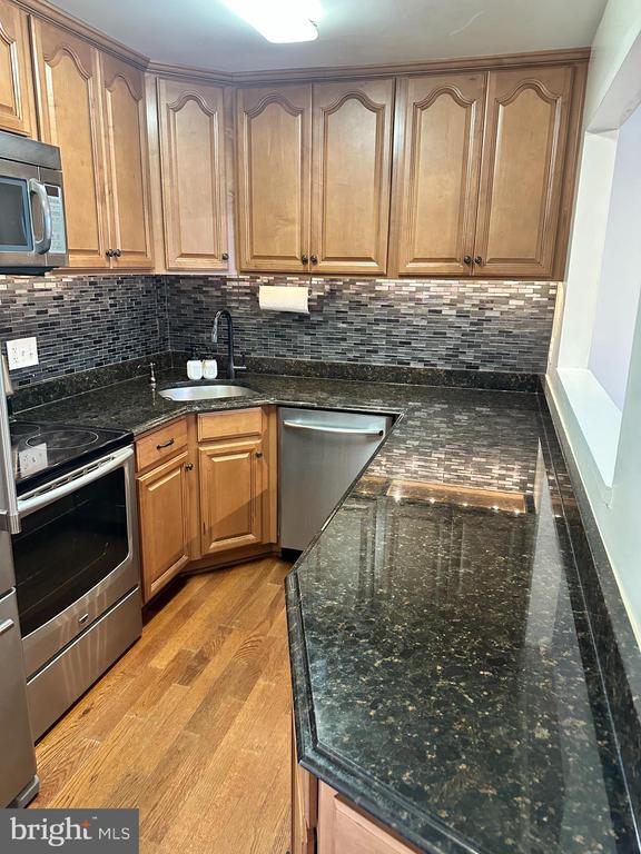 Foto del edificio - 7943 Timarand Ct