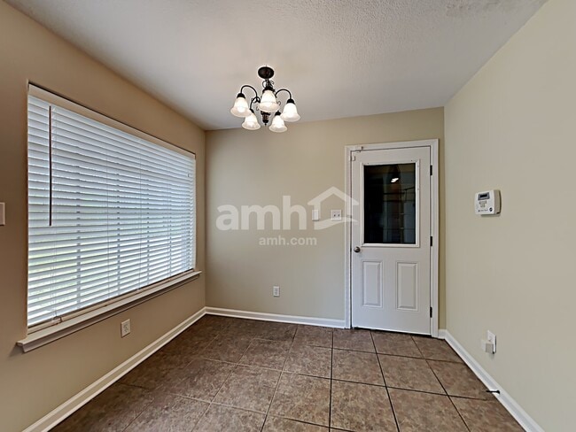 Foto del edificio - 6652 Clingmans Cv