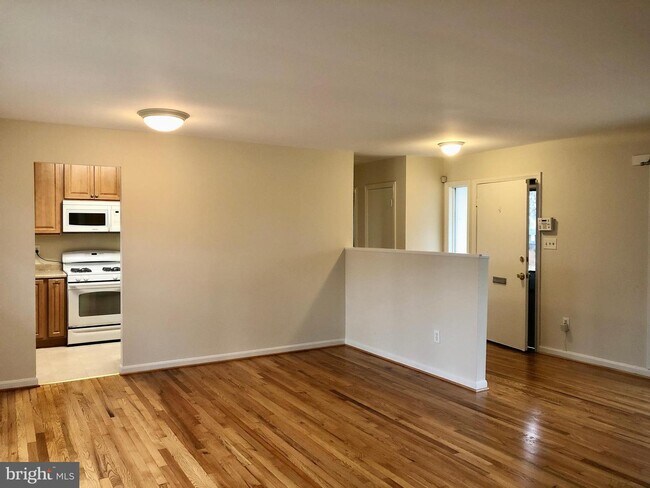 Building Photo - 2611 Sigmona St