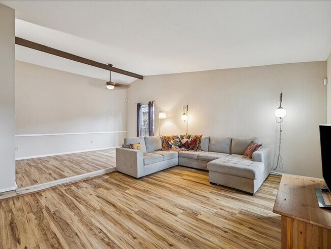 Foto del edificio - 3902 Broken Elm Dr