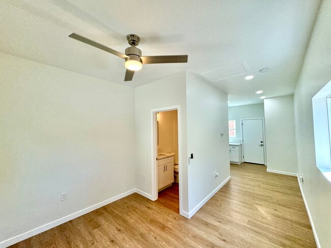 Foto del edificio - 2410-2414 33rd St
