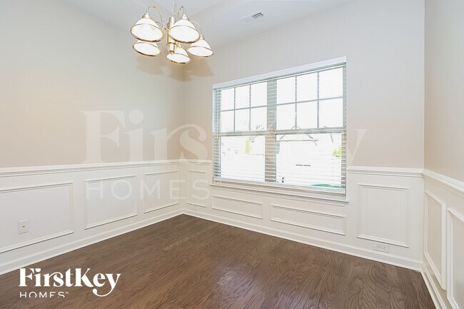Building Photo - 908 Carnation Dr