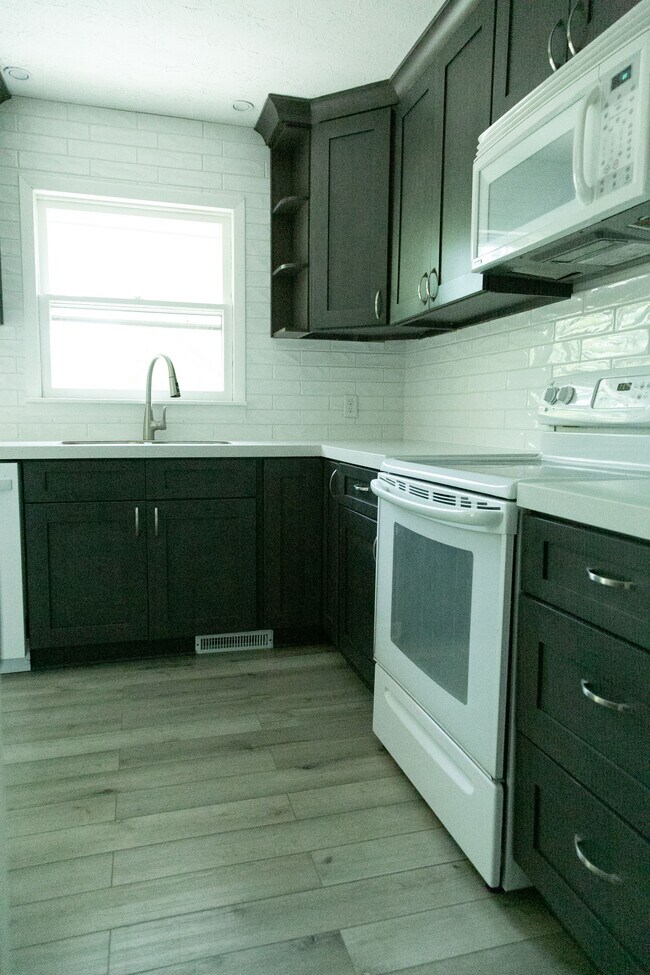 Kitchen view 2 - 3505 Raber Ter